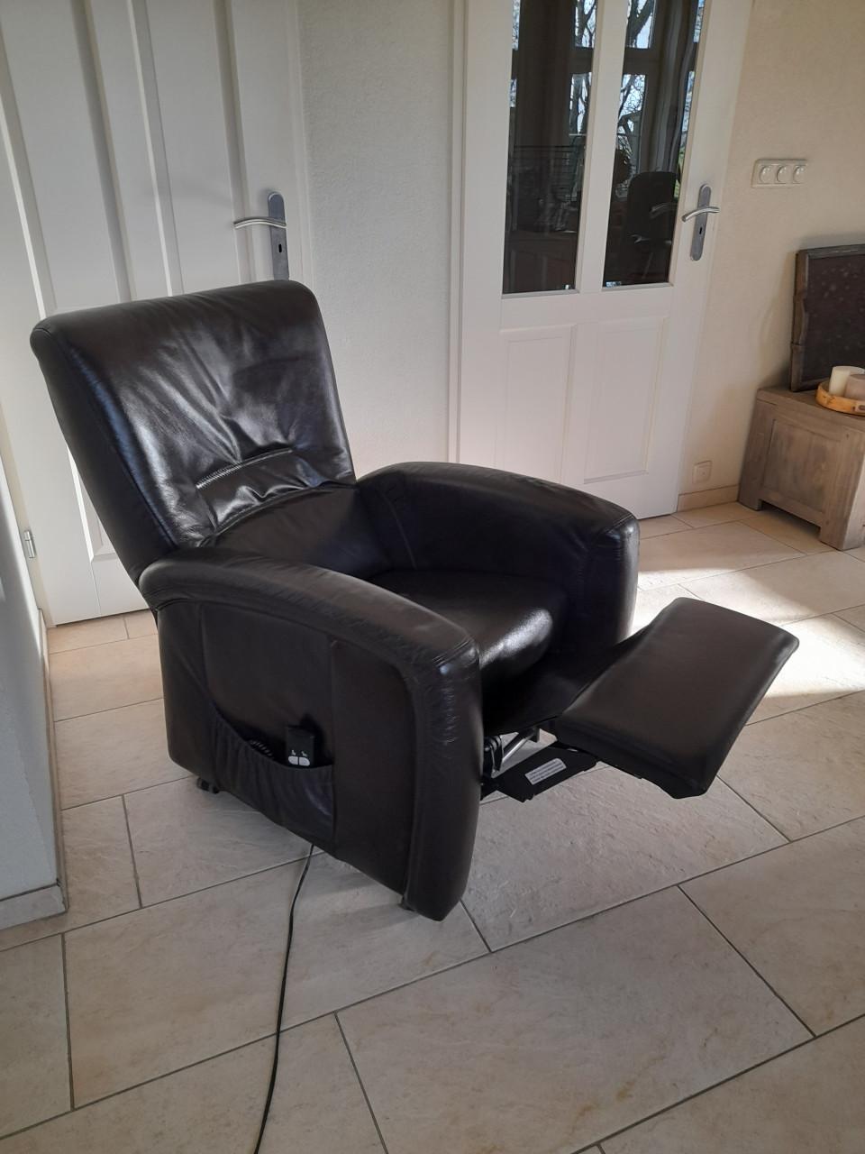 Lederen Sta op stoel  (in goede nette staat ) werkt naar behoren!