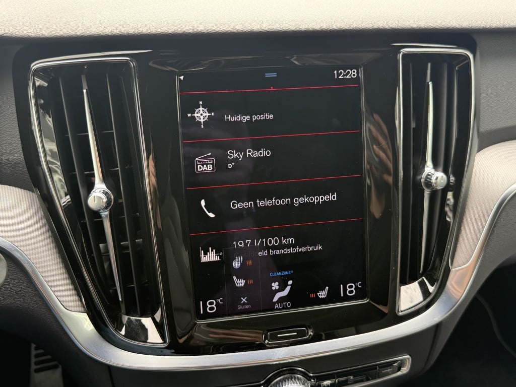 Volvo V60 t6 340pk recharge r-design| panodak| adap.cruise| 360camera| tre