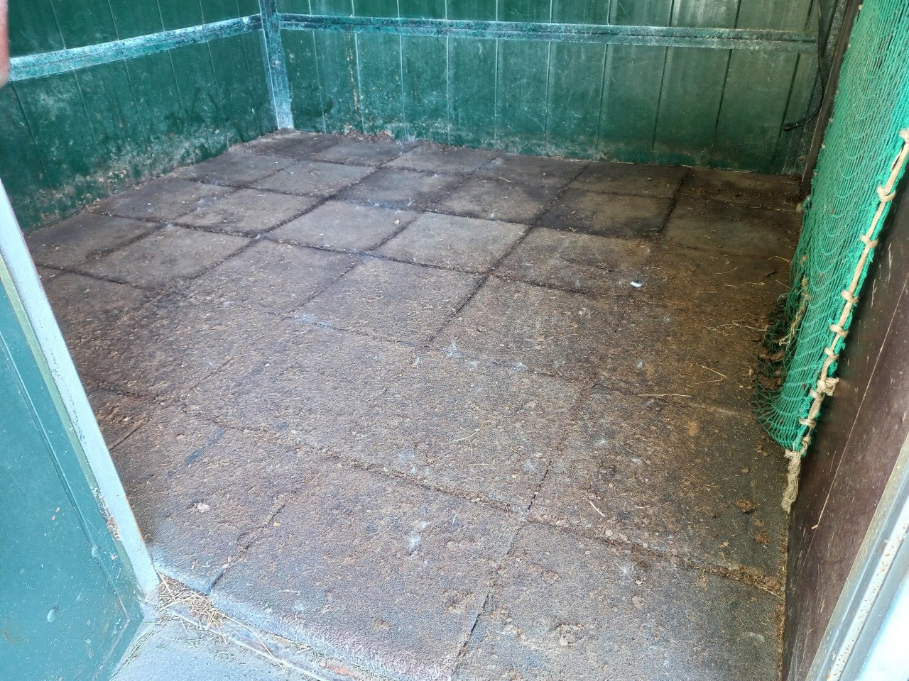 Rubbertegels voor in stal