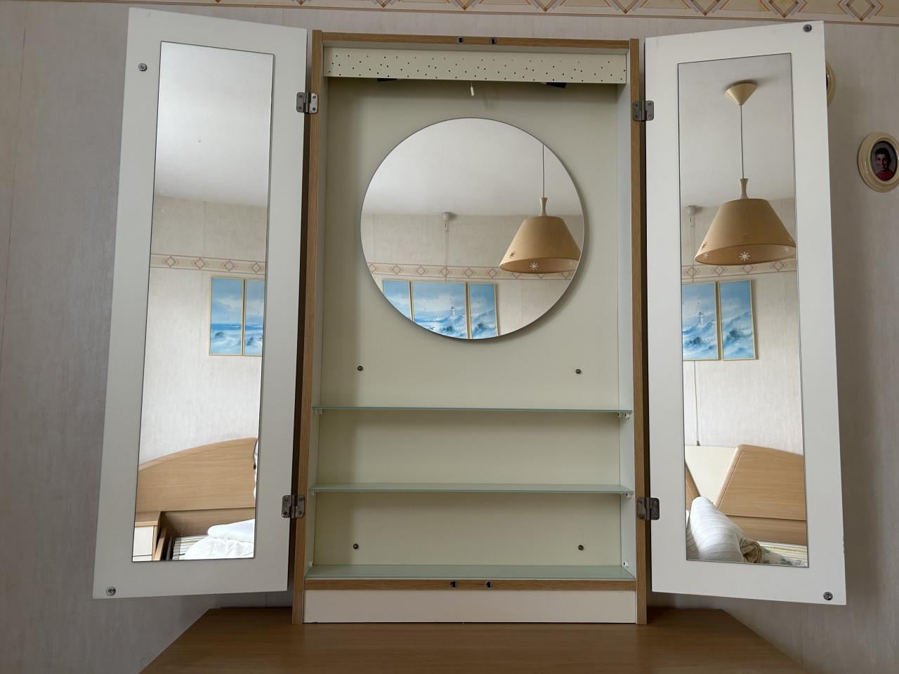 Beddenset met nachtkastjes en kaptafel