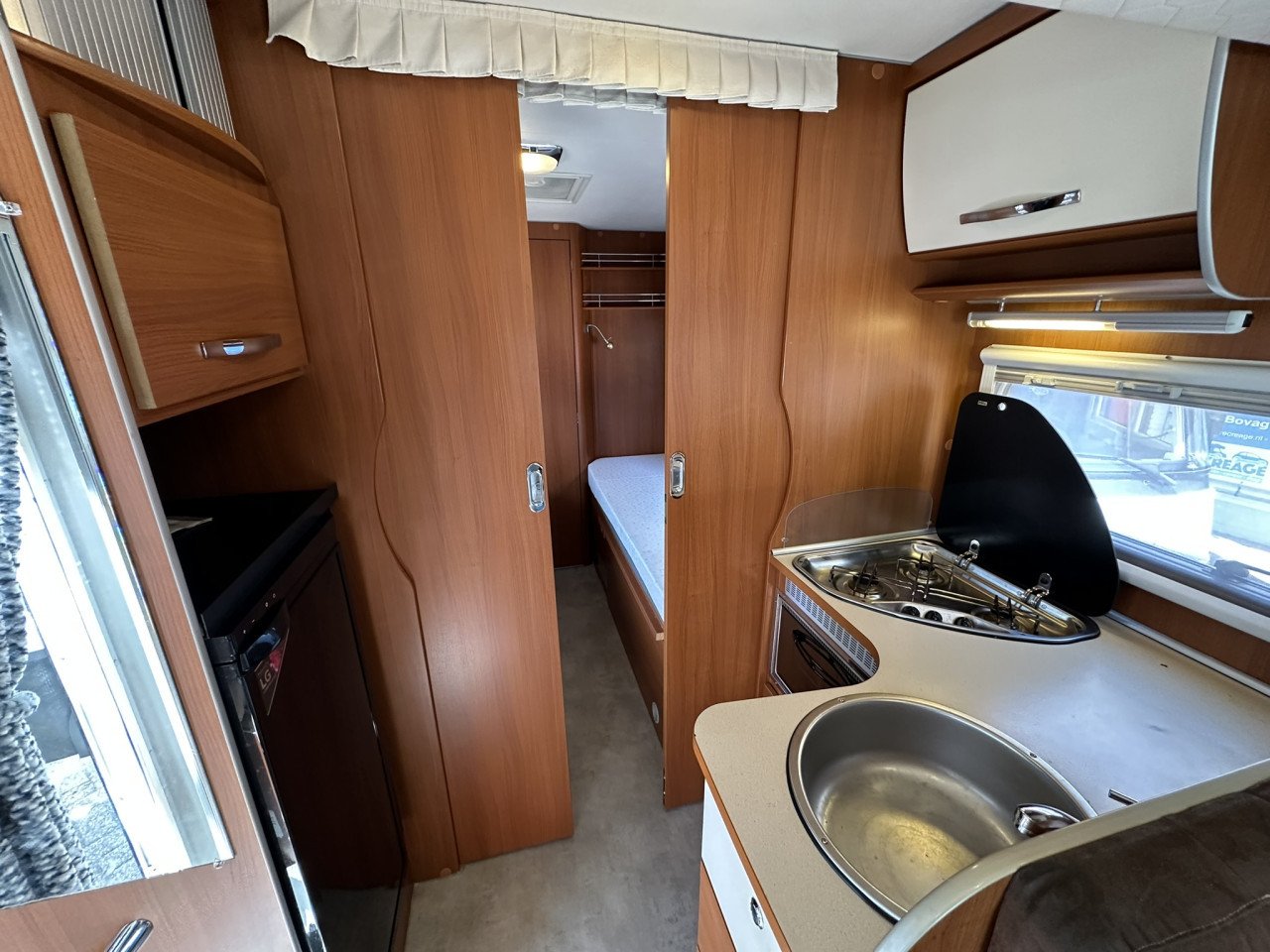 Comfortabel reizen in stijl – ontdek de McLouis MC4-75, 2012, lengtebedden