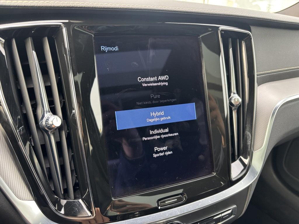Volvo V60 t6 398pk recharge r-design| panodak| adap.cruise| camera| awd