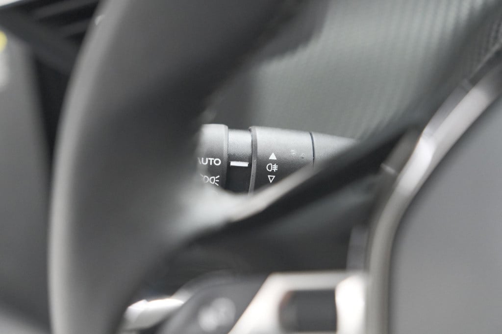 Peugeot 208 puretech 100 allure pack | camera | apple carplay | stoelverwar