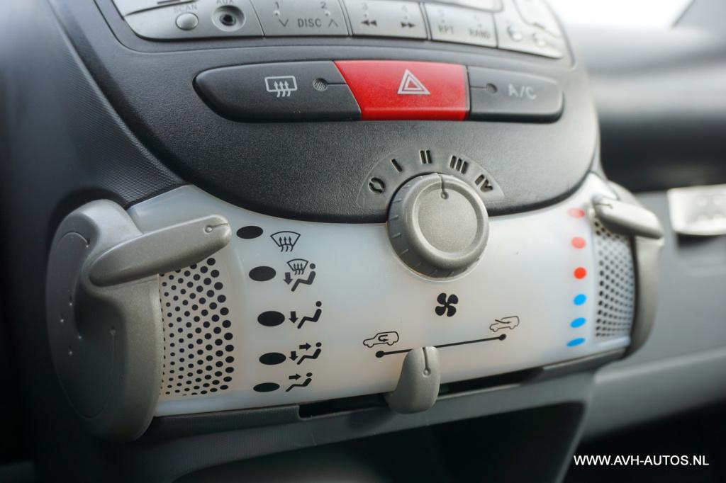 Peugeot 107 1.0-12v millesim 200