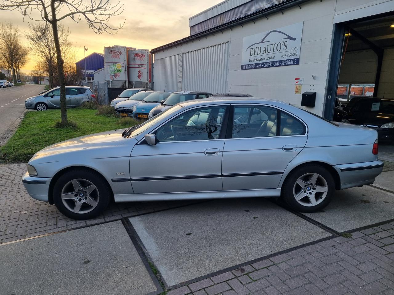 BMW 5-serie 523i Executive MEENNEEMPRIJS! AUTOMAAT / APK 25-11-2026
