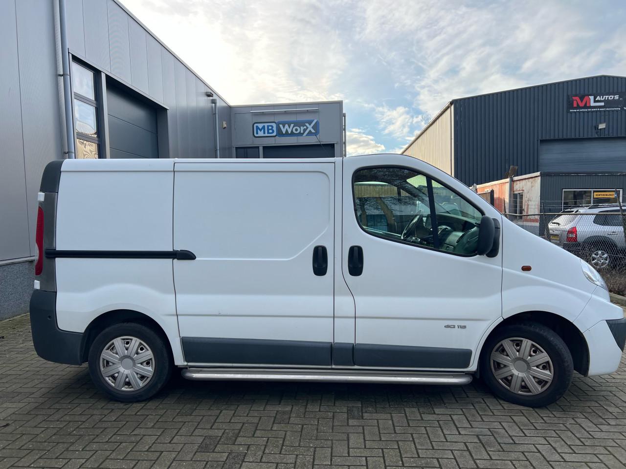 Renault Trafic 2.0dCi T27 L1H1 ZEER NETTE BUS