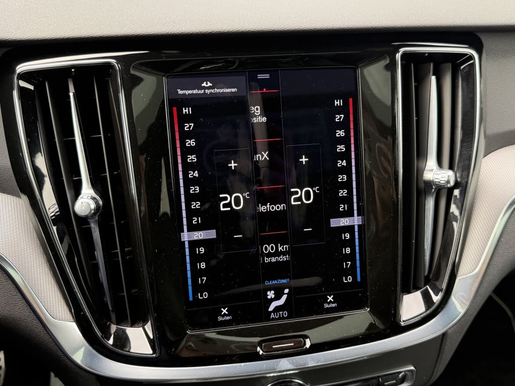 Volvo V60 t6 340pk recharge r-design| panodak| adap.cruise| 360camera| awd