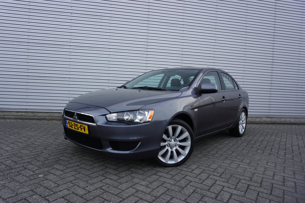 Mitsubishi Lancer sports sedan 1.8 invite airco / cruise / elektr. ramen / 