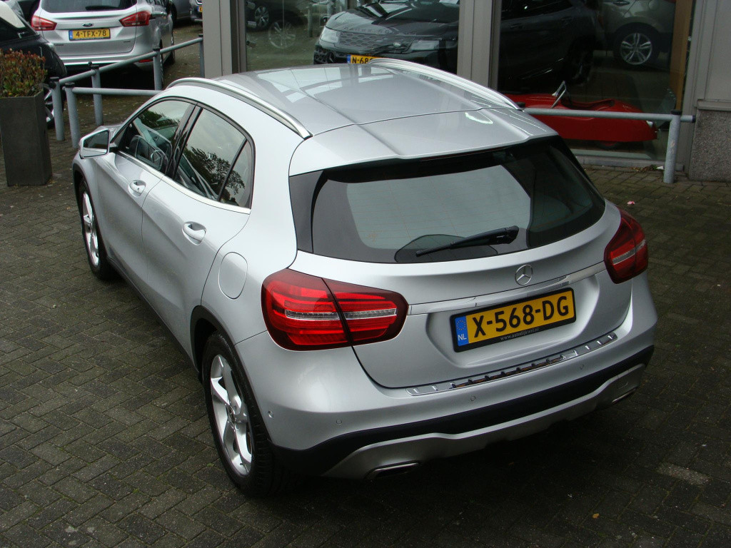 Mercedes-Benz Gla-klasse 180 premium urban