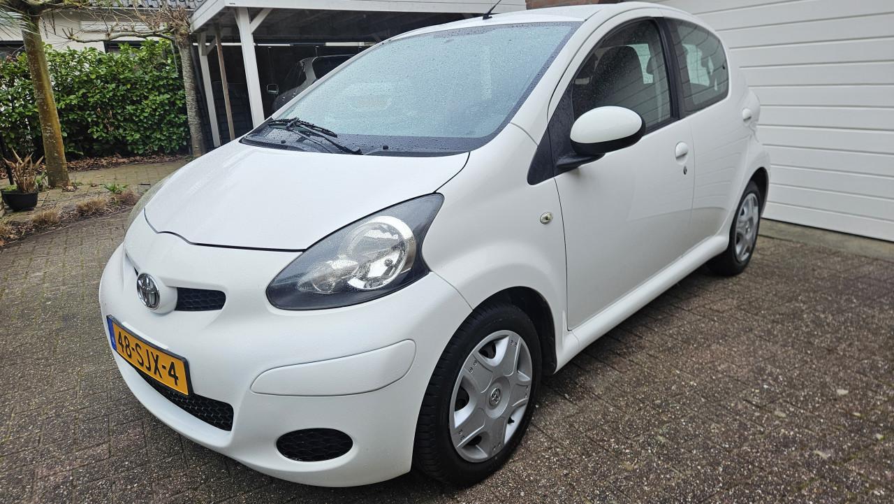 Zuinige 5drs TOYOTA AYGO 1.0 vvti Comfort Navigator 2011 / NL AUTO / NAP