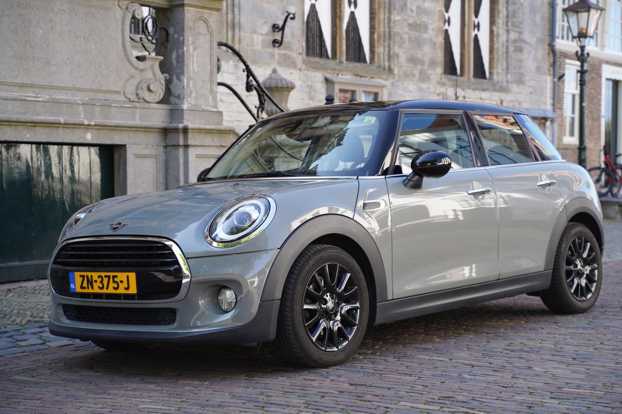 Zeer nette Mini 5-deurs Business I PANO I 2E EIG I 2019