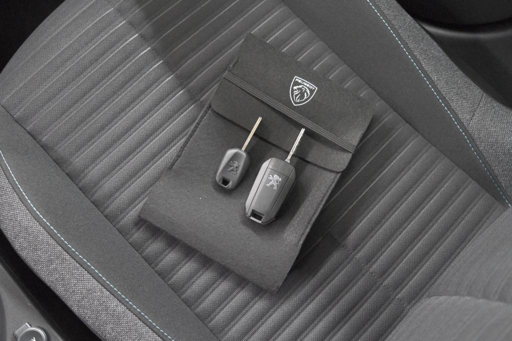 Peugeot 208 1.2 puretech style | parkeersensoren | navigatie | apple carpla
