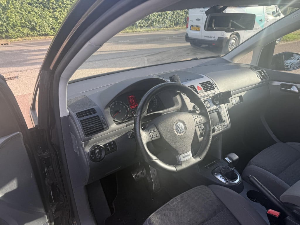 Volkswagen Touran 1.4 tsi highline automaat clima stoelverwarming
