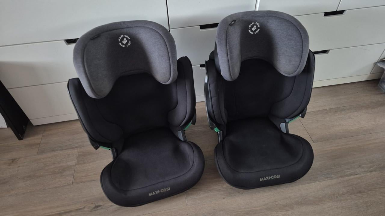 2x Maxi Cosi Kore i-Size kinderautostoelen