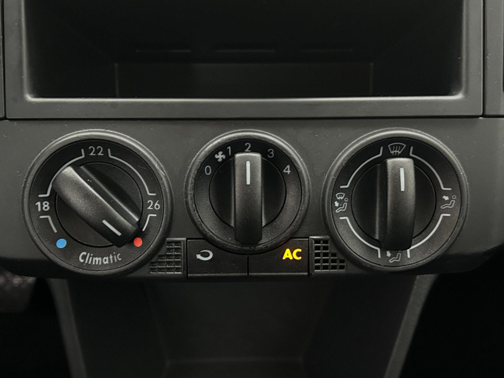 Volkswagen Polo occasion 1.4-16v sportline | grijs | automaat | airco | twe