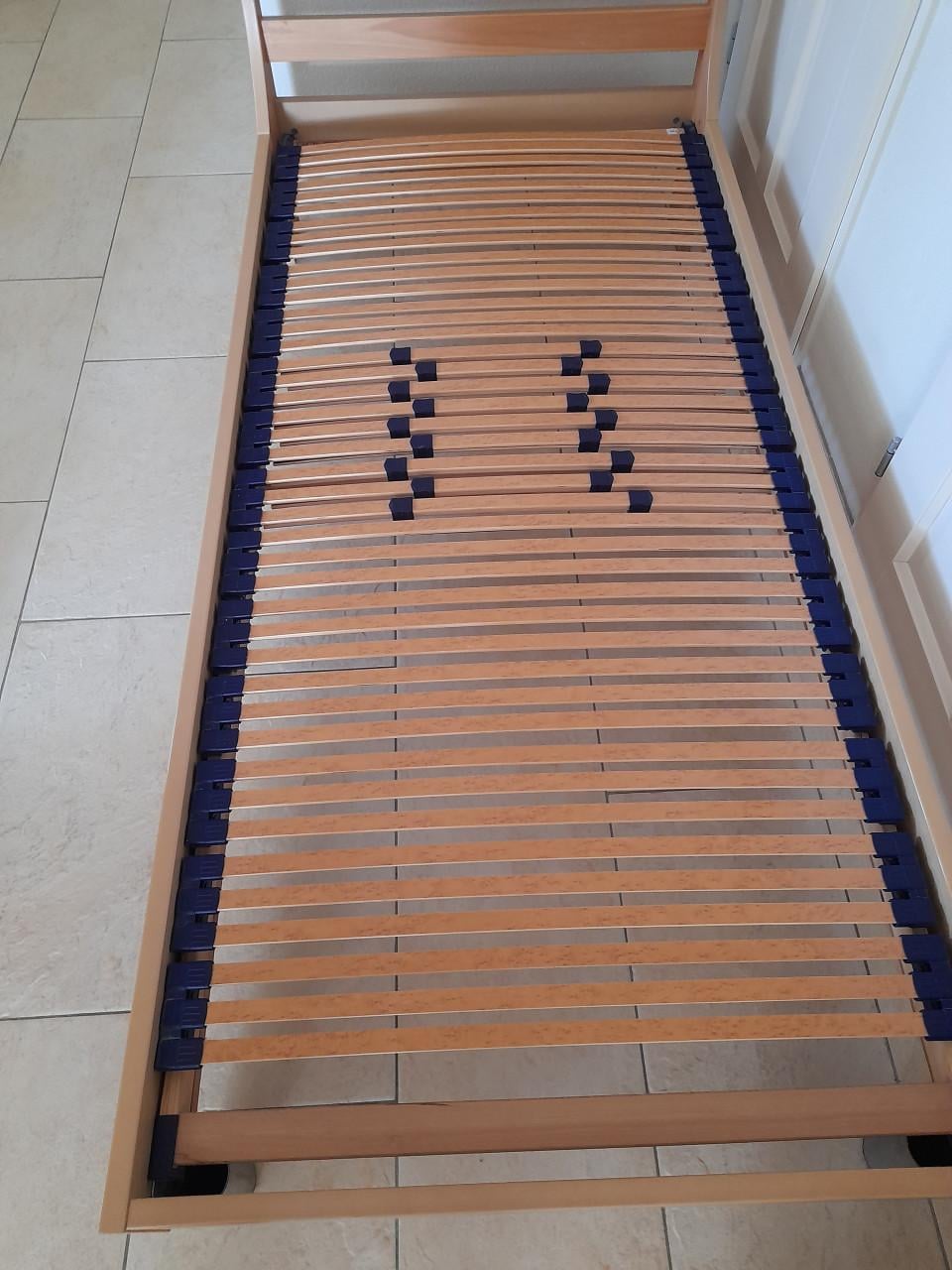 Mooi net 1 persoons bed 90 x 200 (in goede staat)