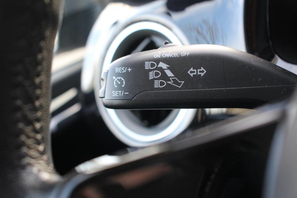 Volkswagen UP! 1.0 black-edition - panoramadak - leer - leder - cruise cont