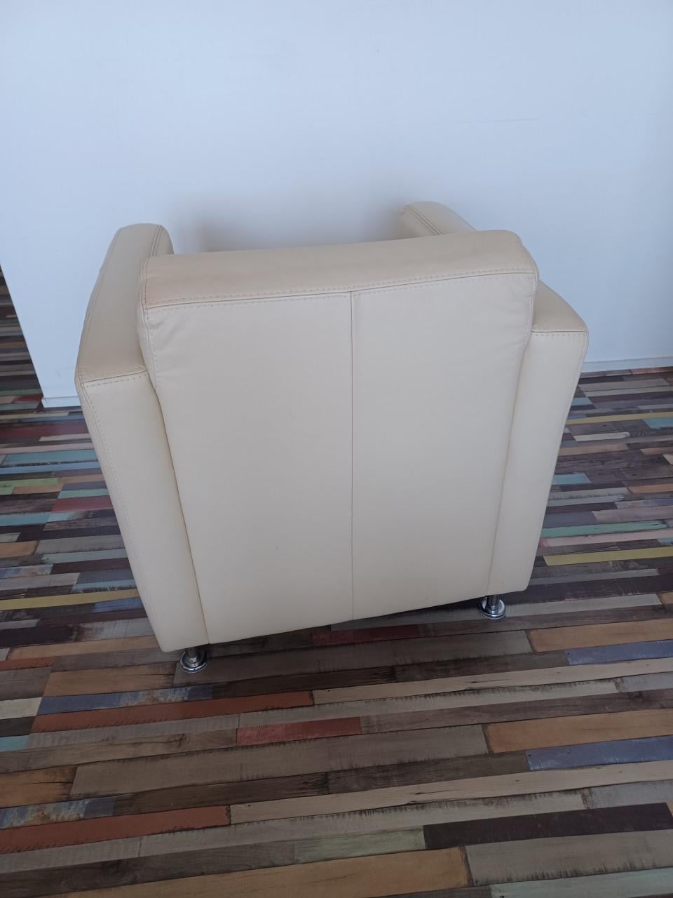 T.k.a. Mooie leren fauteuil