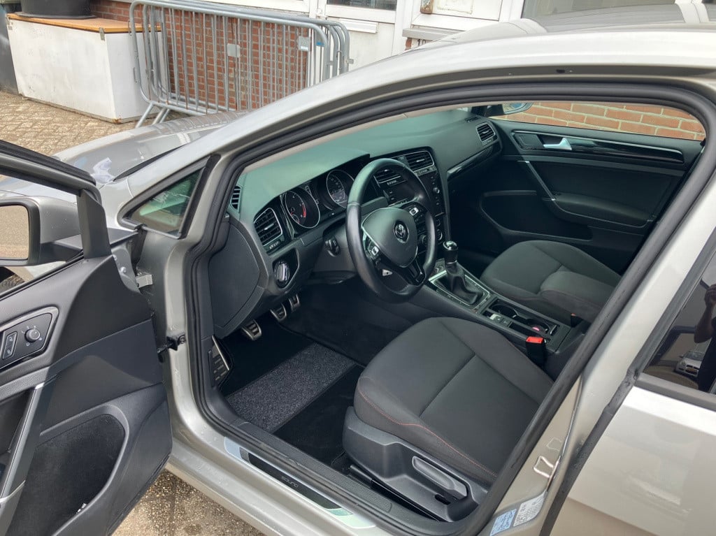 Volkswagen Golf 1.6 tdi comfortline navi 85 kw