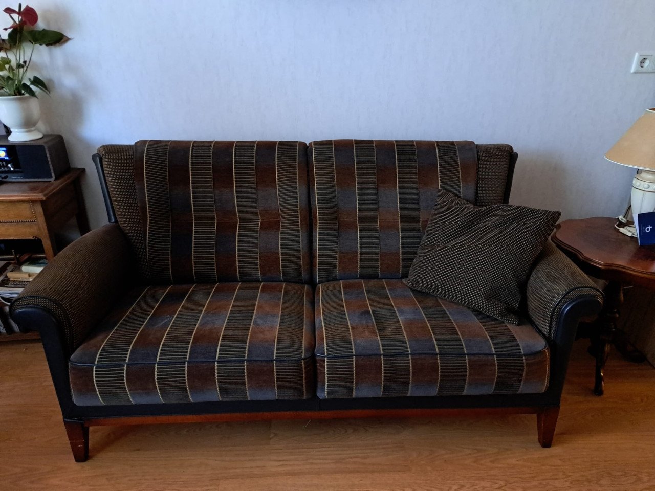 Bank met 2 fauteuils en vierkante salontafel (set)