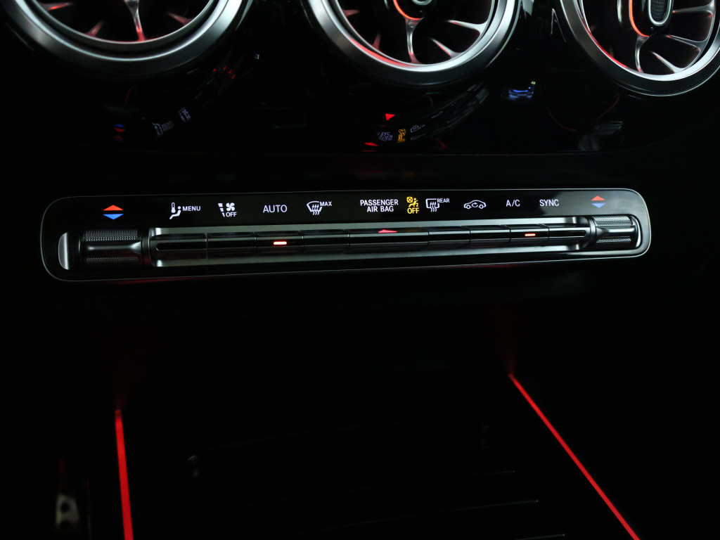 Mercedes-Benz Gla-klasse 180 business solution amg | sfeerverlichting | pan