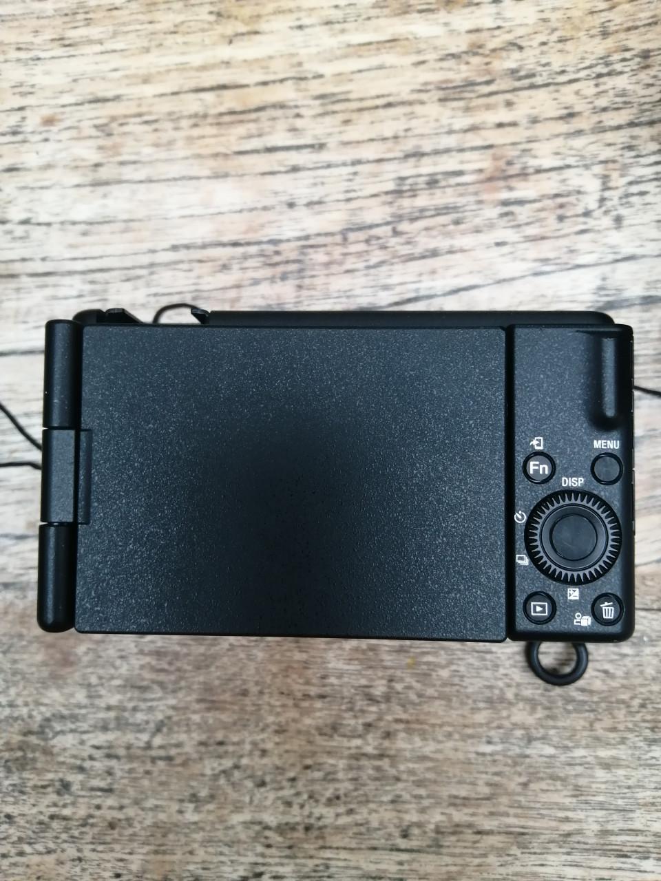 Sony vlogcamera ZV-1F met tasje en lensdop