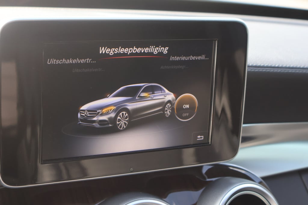Mercedes-Benz C-Klasse 180 ambition l amg l panoromadak l luchtvering airma