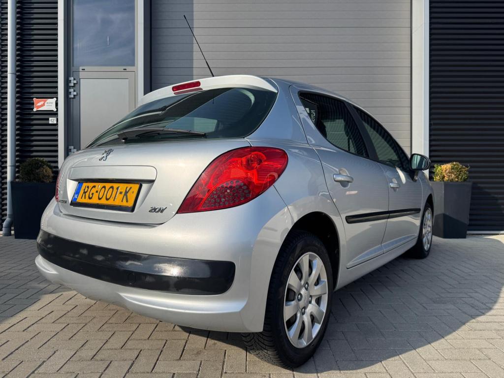 Peugeot 207 1.4-16v xr/130.000/vol jaar apk/airco/carplay