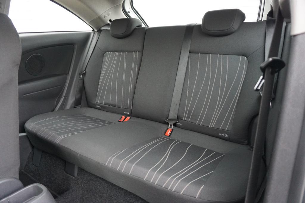 Opel Corsa 1.2-16v business airco / cruise / elektr. ramen / nap