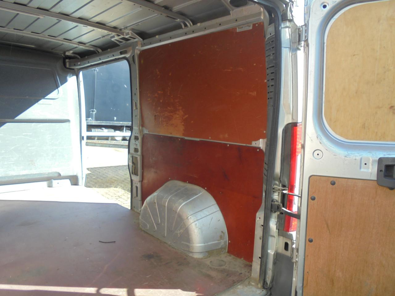 Peugeot Boxer 330 L1H1 uit 2010 Met motor schade ( rijd baar ) 224.651 Km