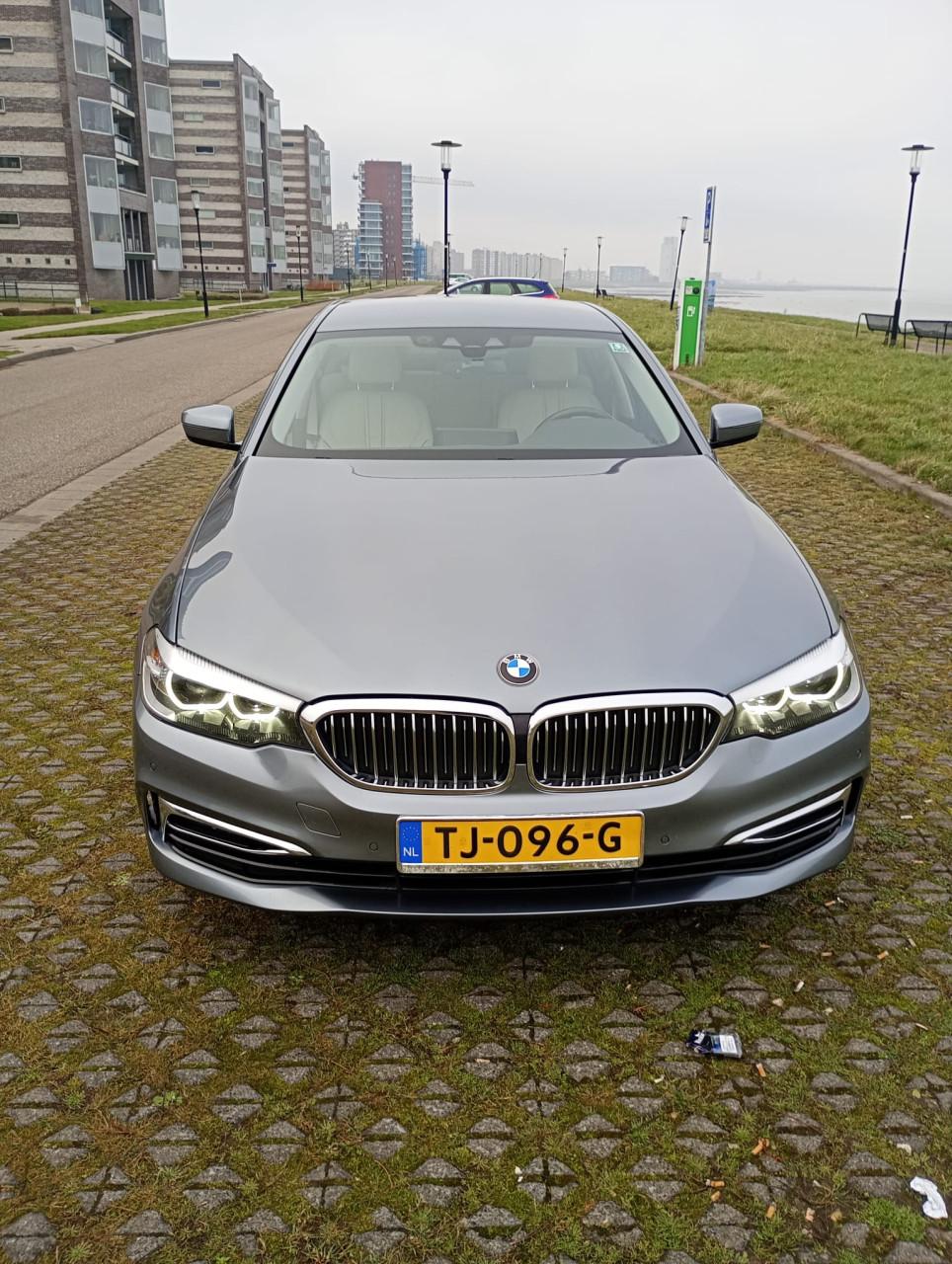 BMW 520i Business Edition | Leder | Trekhaak | APK 11-2026