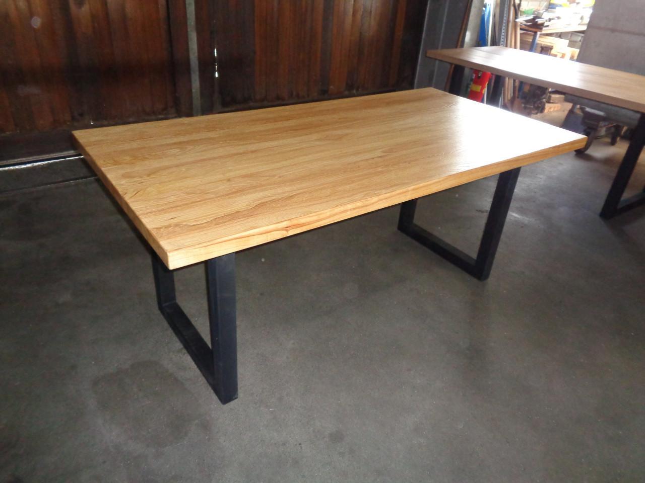 Meerdere nieuwe eetkamer tafels , industrieel .