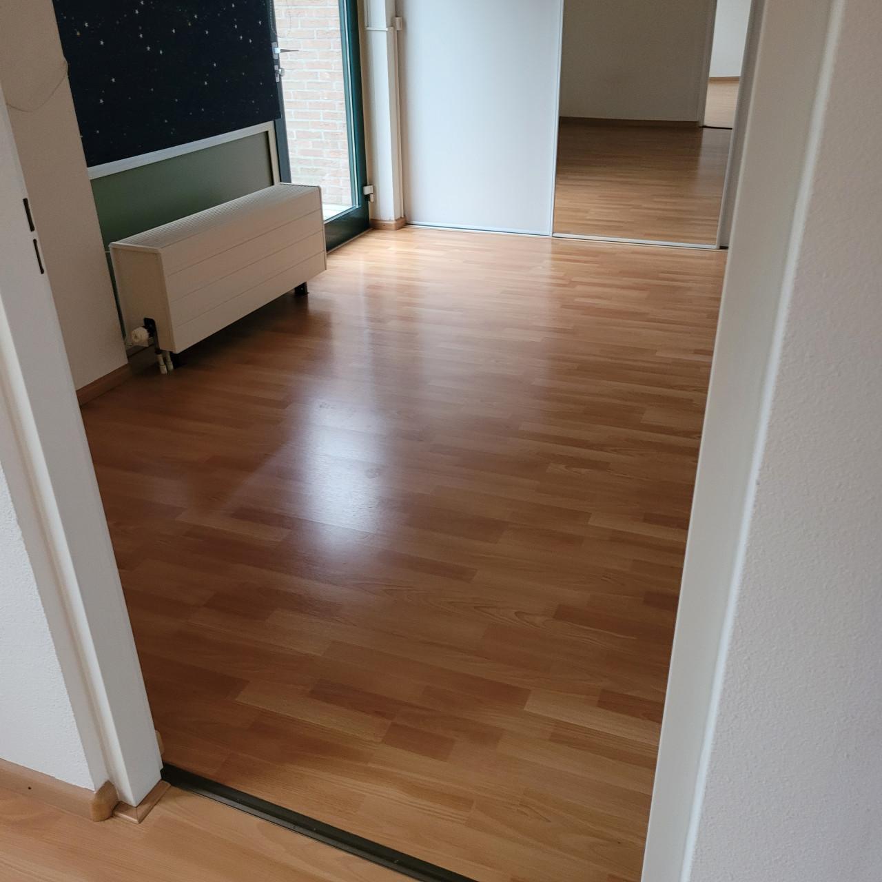 GRATIS Mooie LAMINAAT vloer WEL ZELF VERWIJDEREN