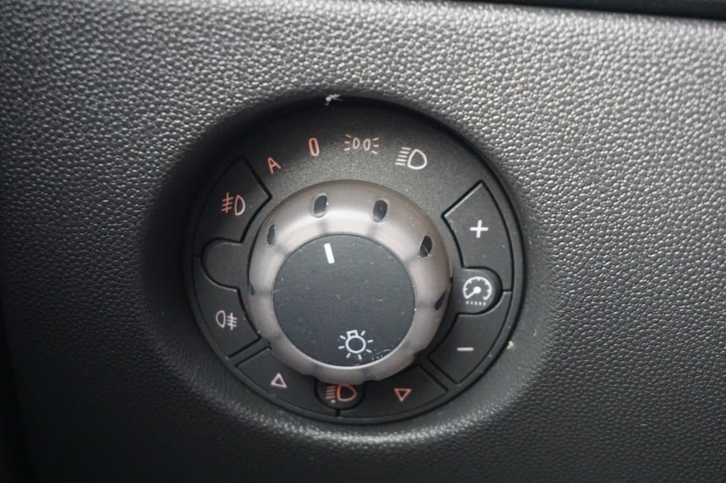Opel Corsa 1.4-16v sport airco / cruise / elektr. ramen / trekhaak / nap