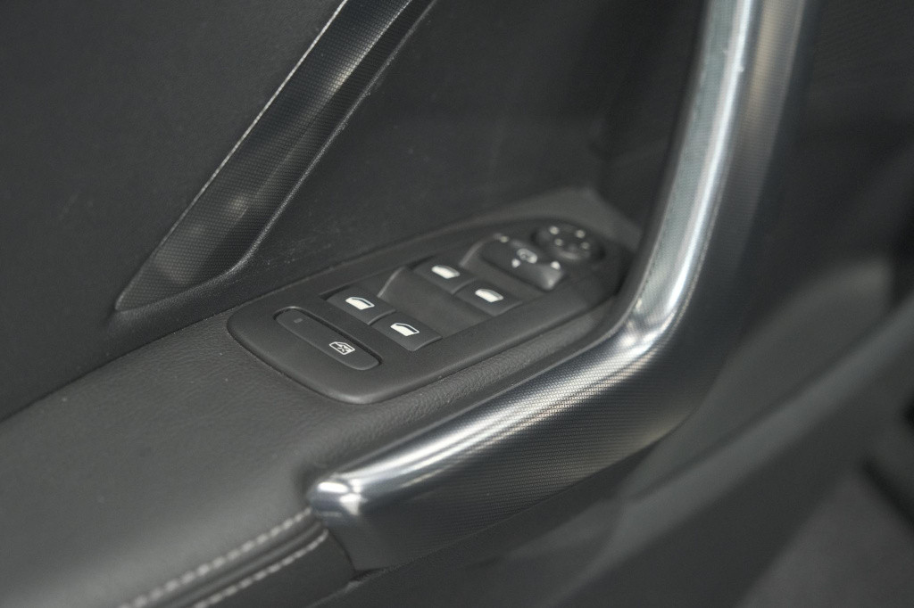 Peugeot 2008 puretech 130 gt-line | trekhaak | camera | apple carplay | par
