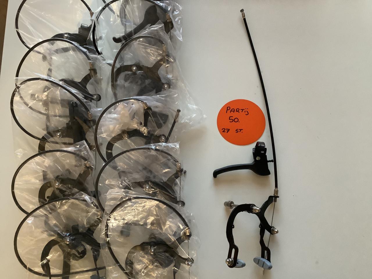 **** partij knijpremsetjes voor 12 inch fietsjes. ****.   (partij 50)