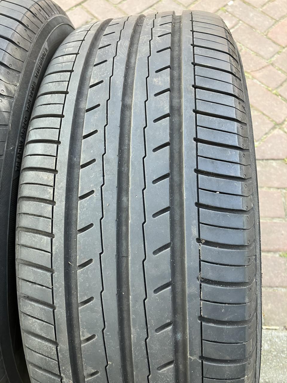 Winterbanden en originele velgen Toyota Avensis