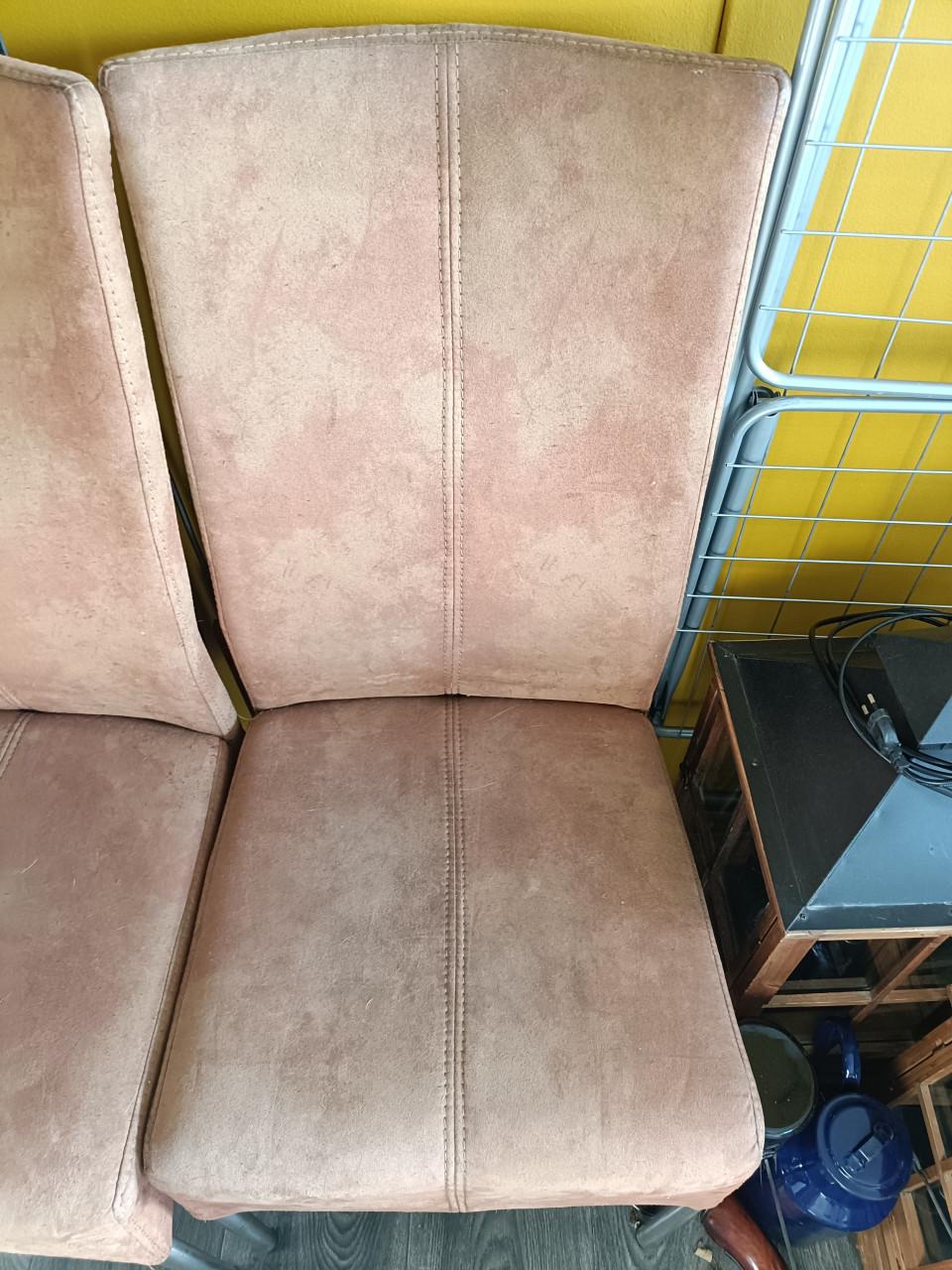 2 eettafelstoelen