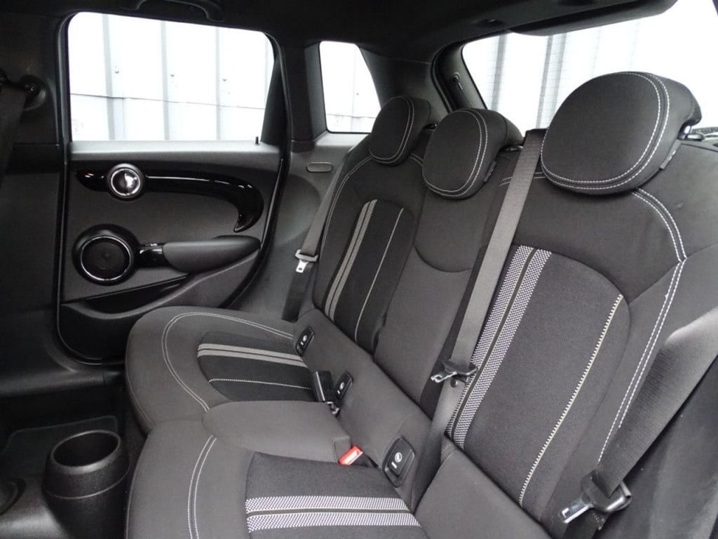 Mini Cooper mini 2.0 serious business 5-deurs | led | navi | 18"