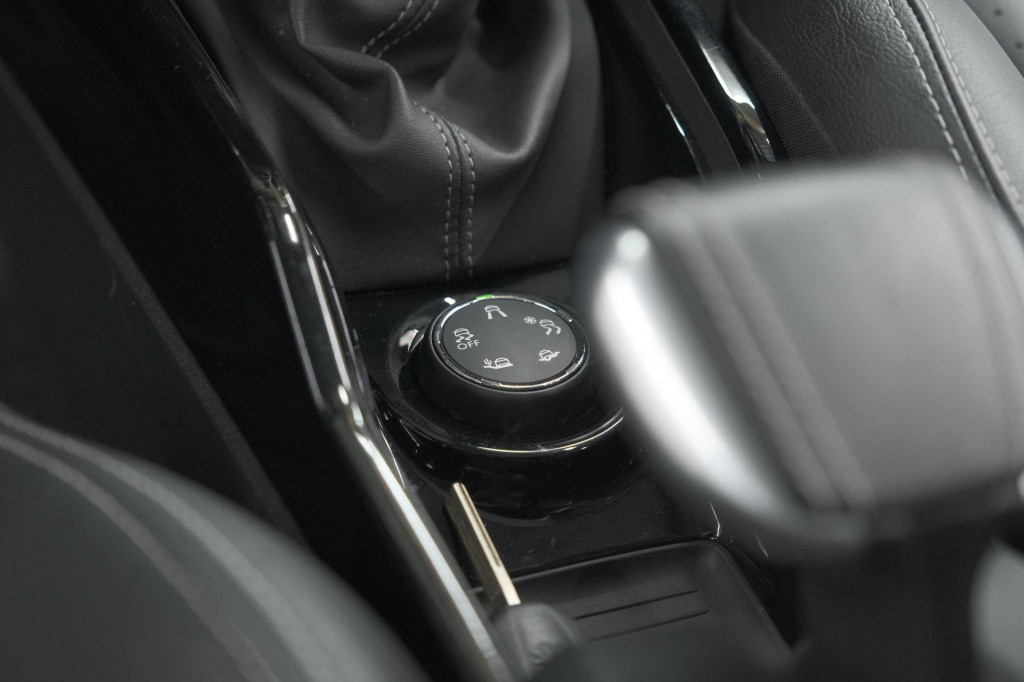 Peugeot 2008 puretech 130 gt-line | trekhaak | camera | apple carplay | par