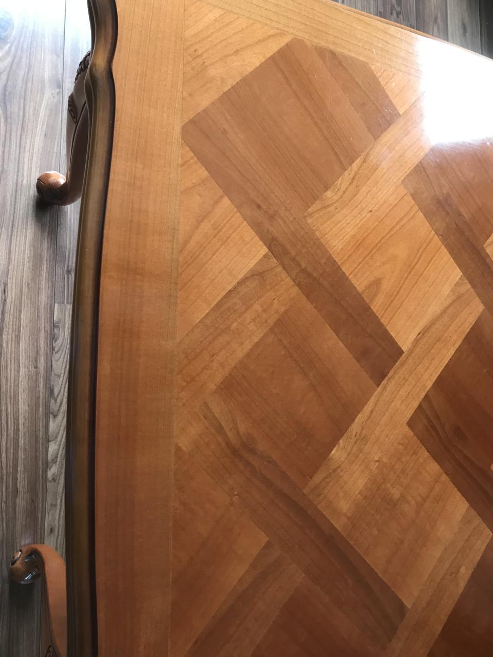 Klassieke eetkamertafel