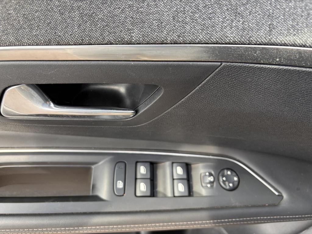 Peugeot 3008 1.2 puretech allure automaat| nieuwe motor!|24 maanden garanti