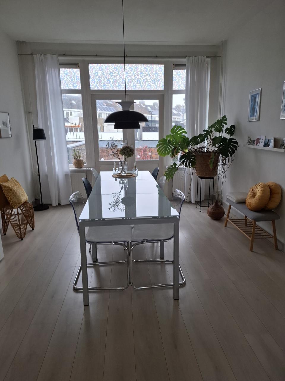 Glazen design eettafel