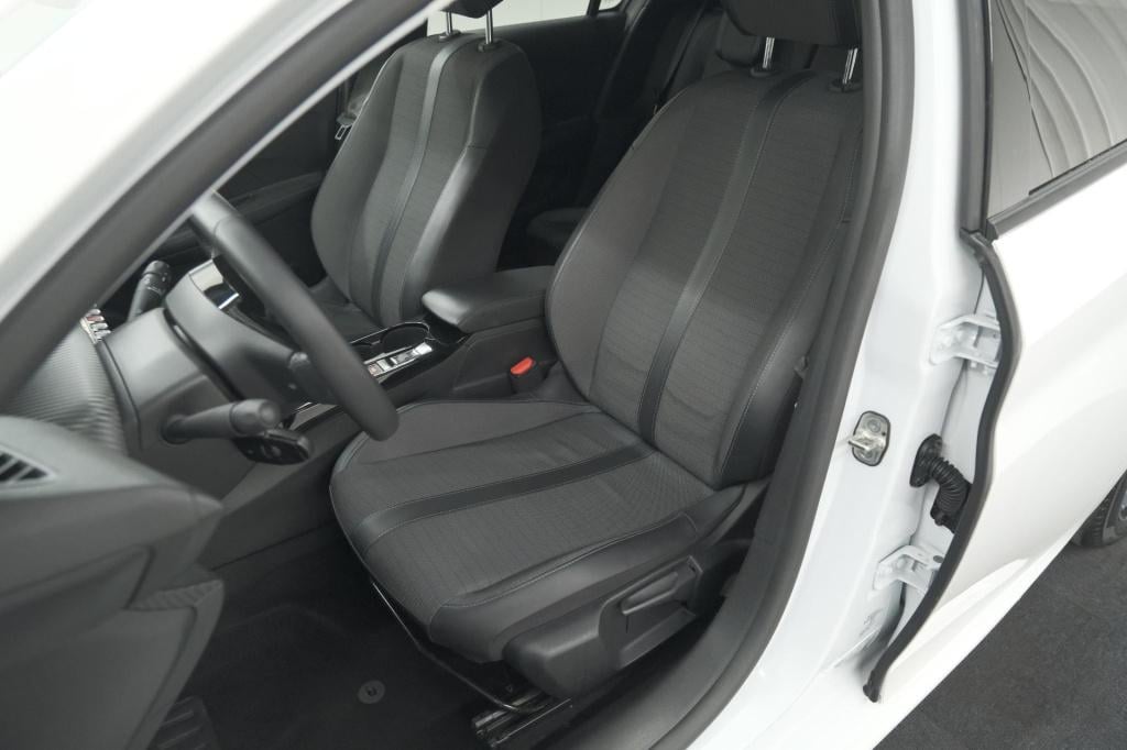 Peugeot 208 puretech 75 allure | camera | apple carplay | parkeersensoren |