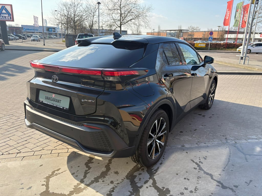 Toyota C-hr 2.0 plug-in hybrid 220 dynamic