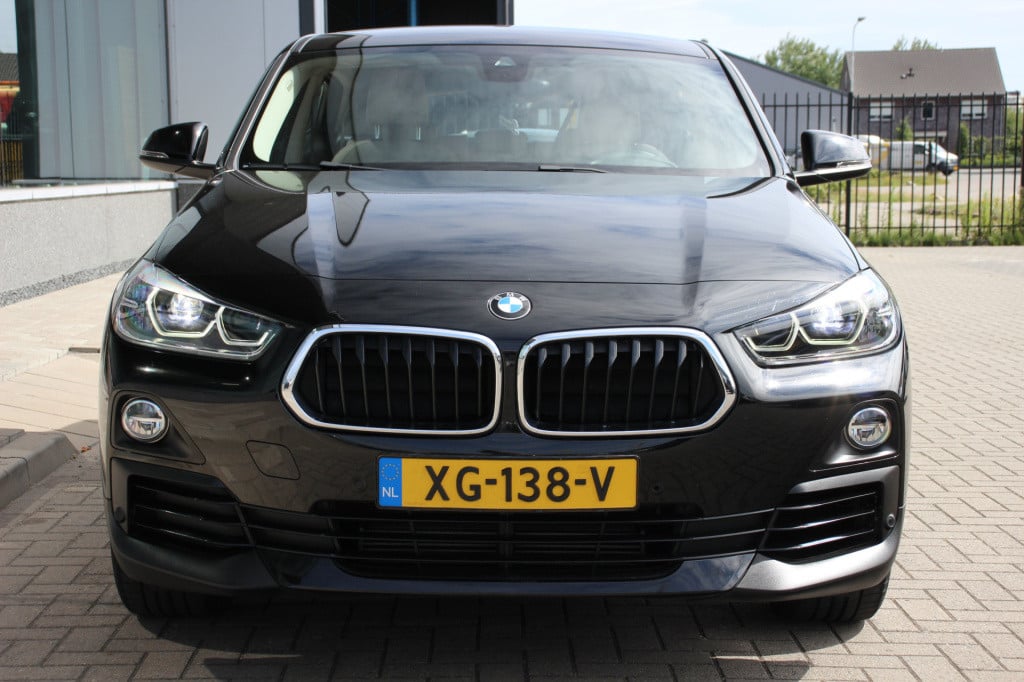BMW X2 sdrive18i executive | leder | achteruitrijcamera | navi |
