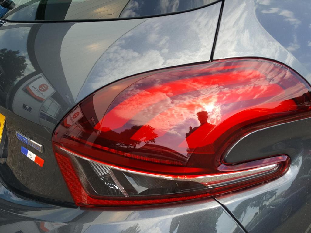 Peugeot 208 1.2 82pk 5d blue lion navigatie | airco | cruise control | park