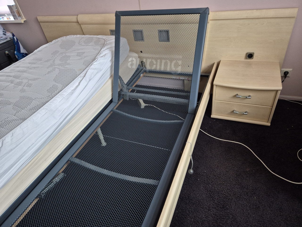 2 persoons bed  met Auping met ombouw. 80 x 210