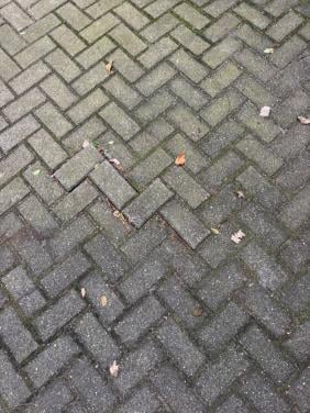 Buiten stenen voor terras en garagepad