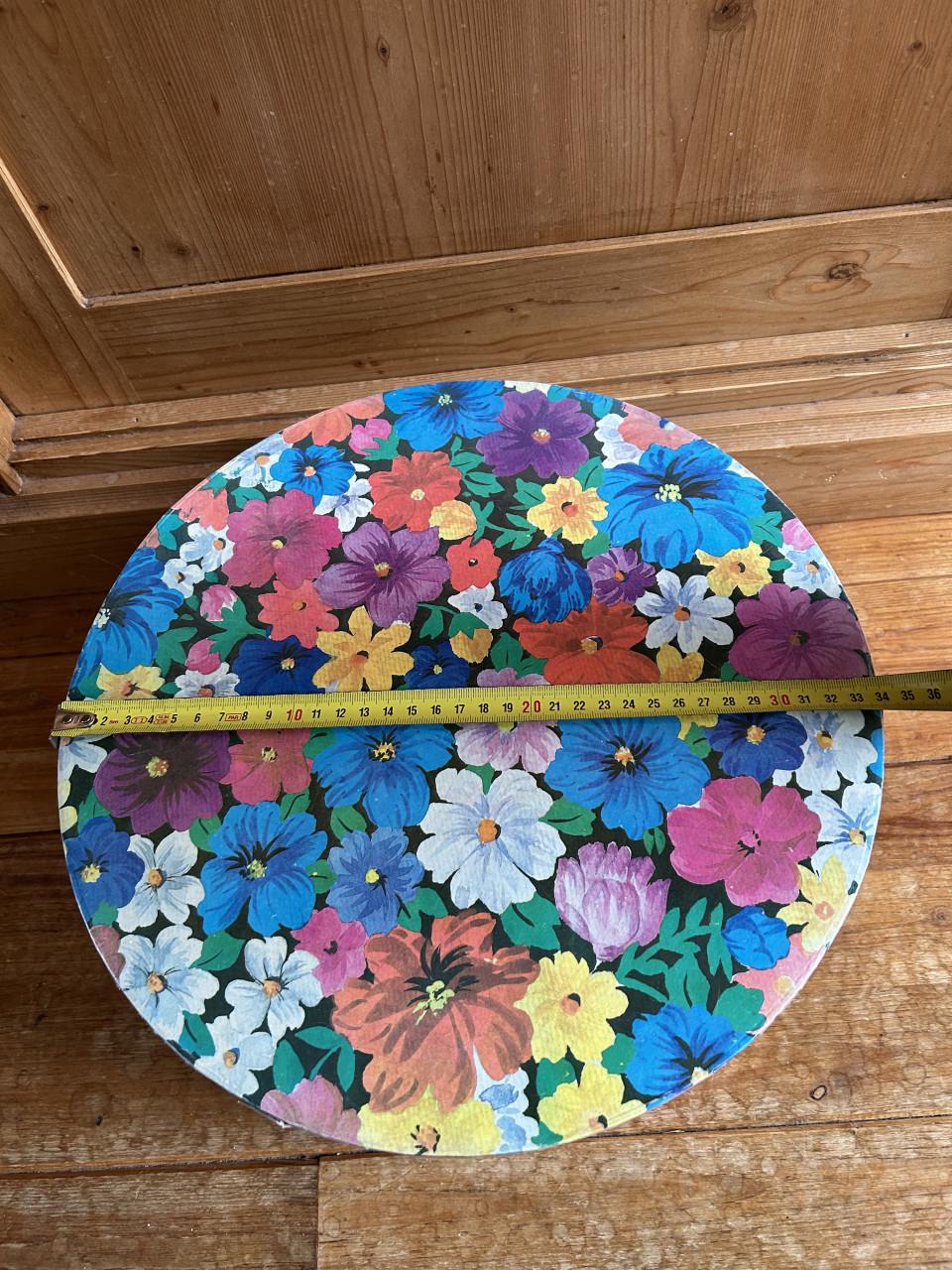 Leuke ronde doos, retro